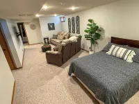 Spacious, modern lake-front vacation home/ scrapbooking/quilting retreat