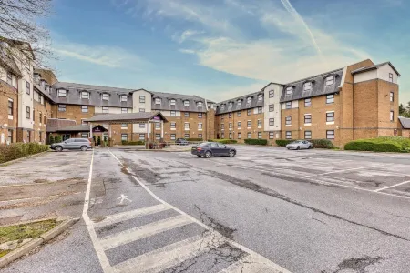 Premier Inn London Gatwick Airport (A23 Airport Way) Hotel Отели рядом со станцией Gatwick Railway Station