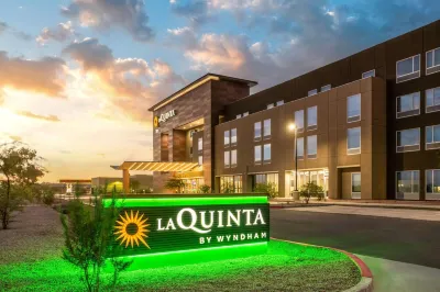 La Quinta Inn & Suites by Wyndham Phoenix West / Glendale Hotels in Maryvale