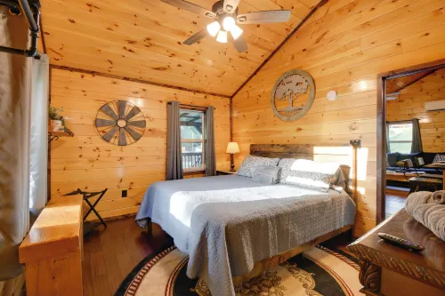 Fireside Evenings: Red River Gorge Gem w/ Hot Tub -  Privatzimmer