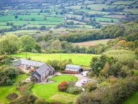 West Barn - 2 Bedroom Cottage - Llandeilo - Villas