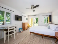Laughing Bird Studio #7 - Brand New Stylish Apartment, Pool, Bea 1 Bedroom Condo Hotels in Governor's Harbour