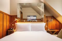Kaya Great Northern Hotel, London - 5-Star