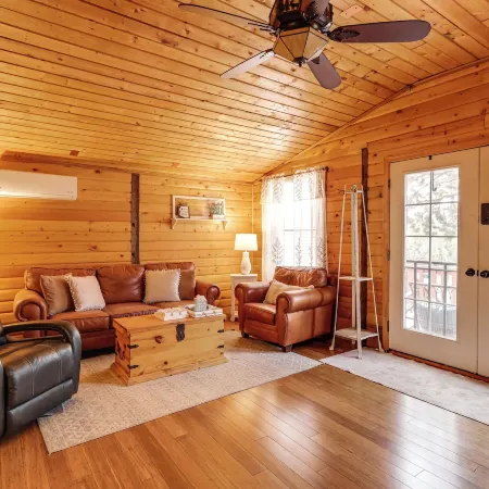 Private Hot Tub & Fire Pit: Pine Cabin Near Hiking