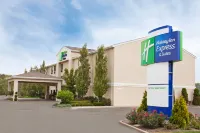 Holiday Inn Express & Suites ALLIANCE by IHG - parking