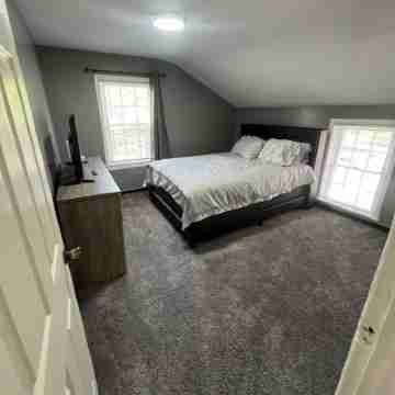 Spacious 4-bedroom fully remodeled home in charming Sandusky Rooms
