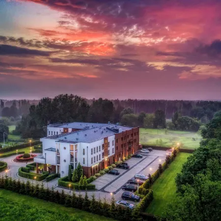Mercure Wiazowna Brant Отели рядом с достопримечательностью «Вавер»