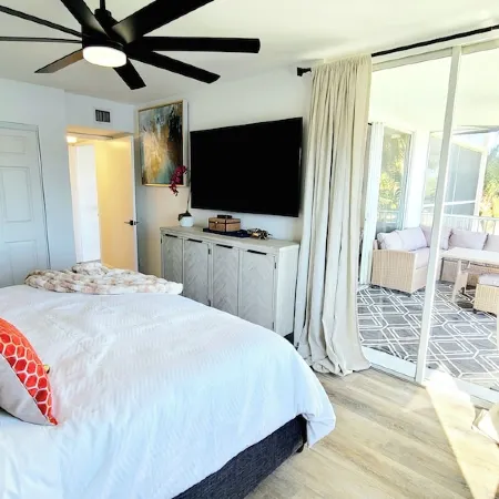 POSHPADZ Villa Del Sol Walk to Jupiter Beach
