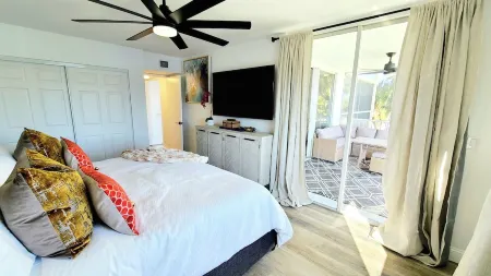 POSHPADZ Villa Del Sol Walk to Jupiter Beach