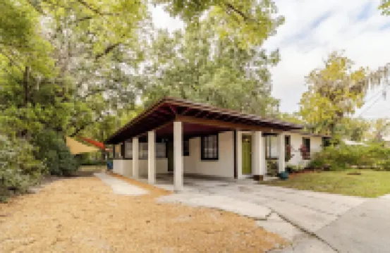 Spacious 3Br/2Bath Downtown Gem w/ Huge Yard • Firepit • Grill