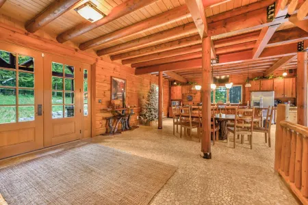 Mountain Home in Ellicottville - Close to Village