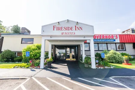 Fireside Inn & Suites Waterville Отели рядом с достопримечательностью «Two Cent Bridge»