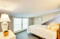 1 Mi to K-state Campus: Central Manhattan Home - 2-Star