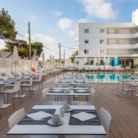 Welikehotel Triton Beach Отели рядом с достопримечательностью «Пляж Кала-Торта»