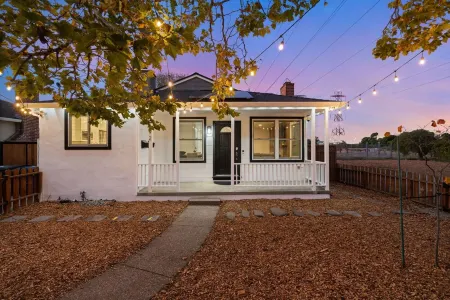 Charming Sky Cove: SFO Haven Отели рядом со станцией Милбрей-Стейшен