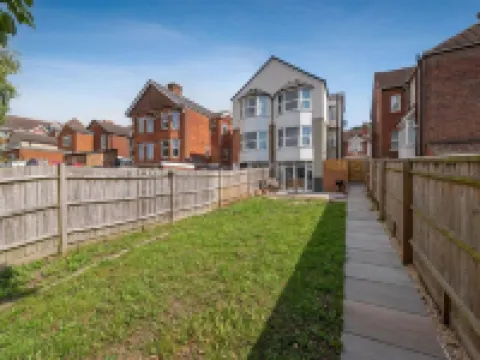 Charming 5 Bedroom Home in High Wycombe Perfect for Families