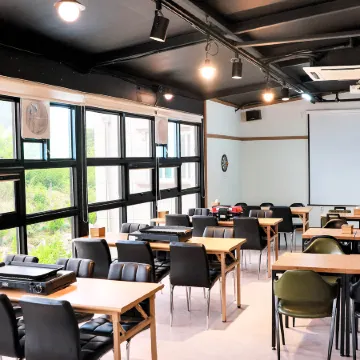 Silla Family Hotel Отели рядом с достопримечательностью «Храм Манвольса»