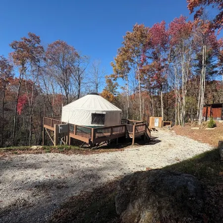 Cozy Yurt in Nantahala - Half mile from Nantahala wedding venue-No Cleaning Fee