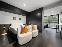 Immaculate Braddon Studio with Accessible Bathroom