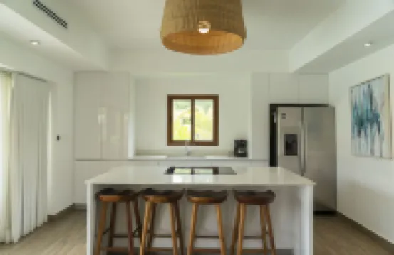 Private Jacuzzi and Balcony in 2-br Villa