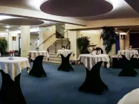 馬裡伏飯店 拉肯区附近的飯店
