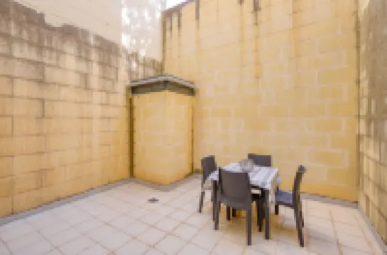 Relaxing Xaghra Apartment With BBQ Amenities
