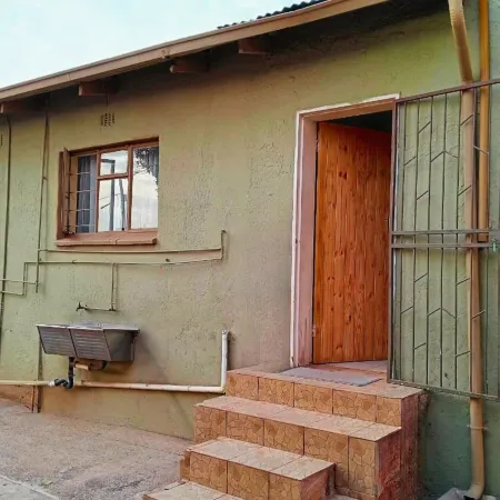 Budget Stays At Olivia Pines Guesthouse