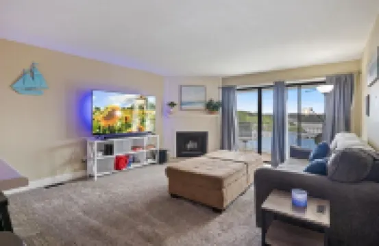 Cozy Pet-friendly Condo w/ Pool