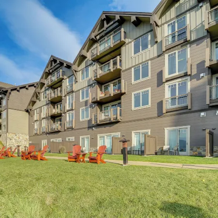 CLE Elum Condo with Pool Access and Mountain Views