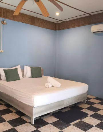 ห้องซูพีเรียร์ เตียงใหญ่ พร้อมระเบียง