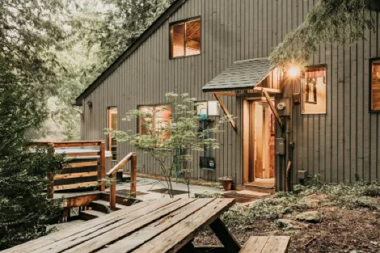 26sl - Hot Tub - BBQ - Game Room - Sleeps 8 3 Bedroom Home by RedAwning