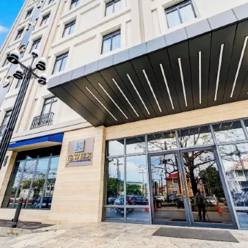 Jewelz By King's Hotel
