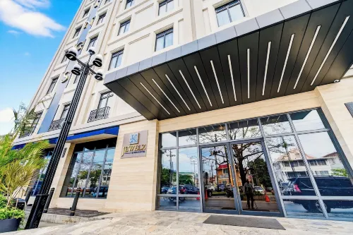 Jewelz By King's Hotel فنادق في جورج تاون