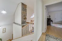 Peaceful Cavendish Retreat w/ Hot Tub & Fireplace! - Homestays