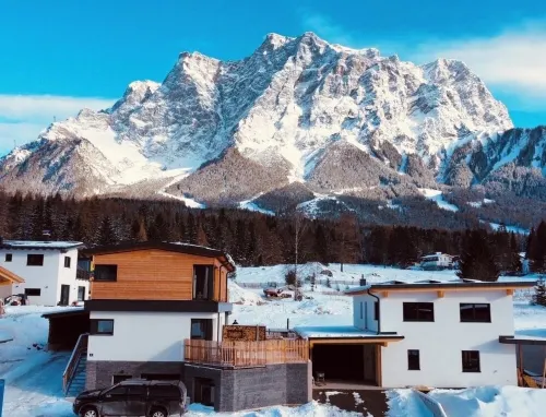 Chalet apartment with panoramic mountain views at the foot of the Zugspitze Hotels in Ehrwald