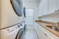 Chic Naples Retreat w/ Private Heated Pool & Lanai - Wifi