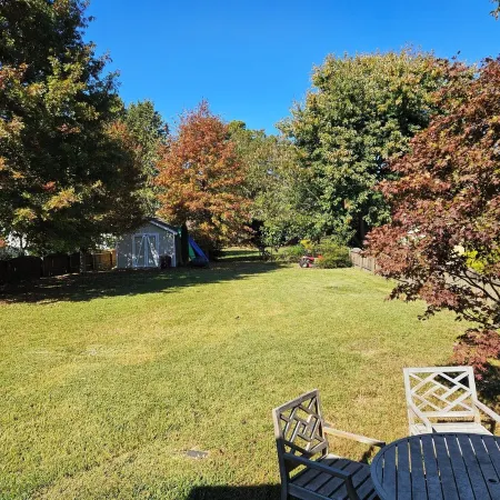 Family friendly in Hampton with huge yard, dog park, and 2 blocks from the bay