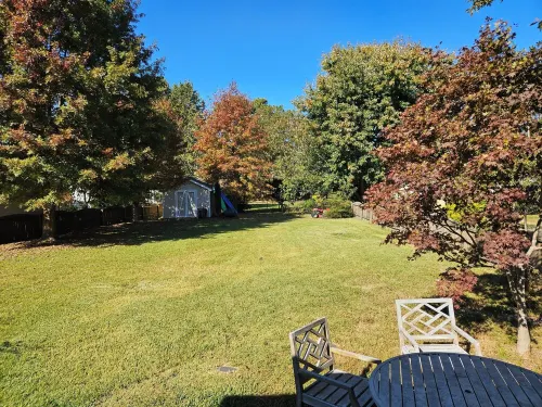 Family friendly in Hampton with huge yard, dog park, and 2 blocks from the bay