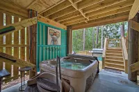 Quiet Fisherman's House w/ Hot Tub + Tropical Bar! - Balkon