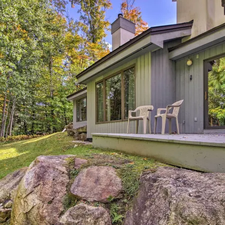 Killington Condo w/ Spa ~ 3 Miles to Ski Resort!