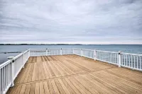 Waterfront Cottage on Sawmill Bay w/ Deck! - Wifi