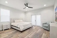 New Build in Old West 3 Bed, 2 Bath Family Rental - Villas