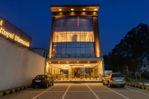 รอยัลภูเมศ