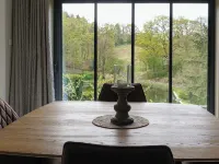 5 Bed Lake House - Sleeps 10 - Nature Reserve Hotels in Devizes