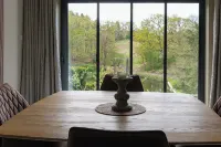 5 Bed Lake House - Sleeps 10 - Nature Reserve