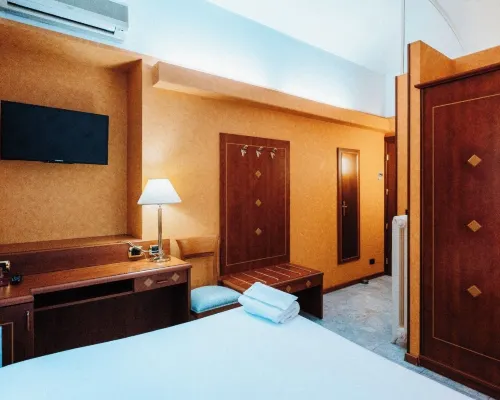 โรงแรมเชลซี โรงแรมใกล้เปียซซากาสเตลโล