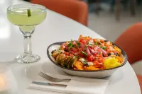 Holiday Inn & Suites DETROIT - TROY by IHG - breakfast