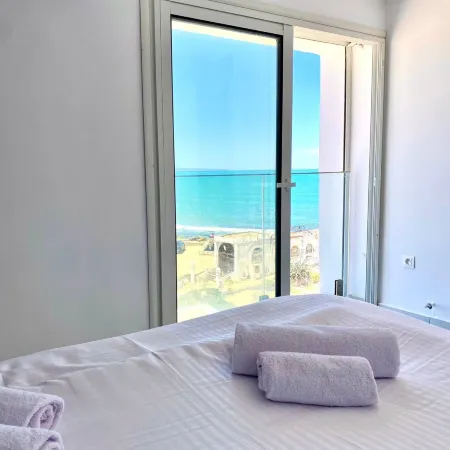 L'onde Turquoise - apartment with feet in the water