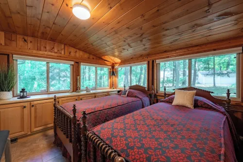 Rustic Pines - Woods, Water and Nature to Relax & Unwind.