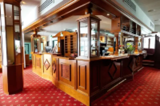 โรงแรมลันด์เฮาส์ เดียร์โคว